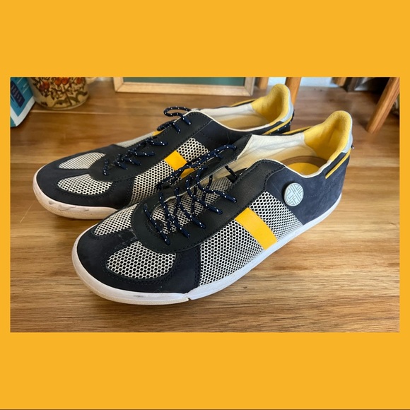 PLAE Shoes - Like new - plae unisex sneakers - mens 6 or womens 7.5